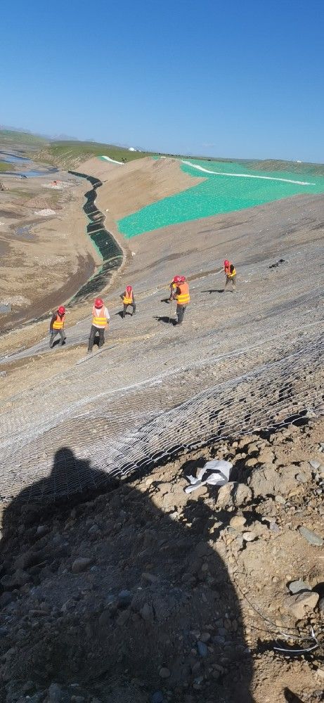 青海天峻挂网喷播施工现场